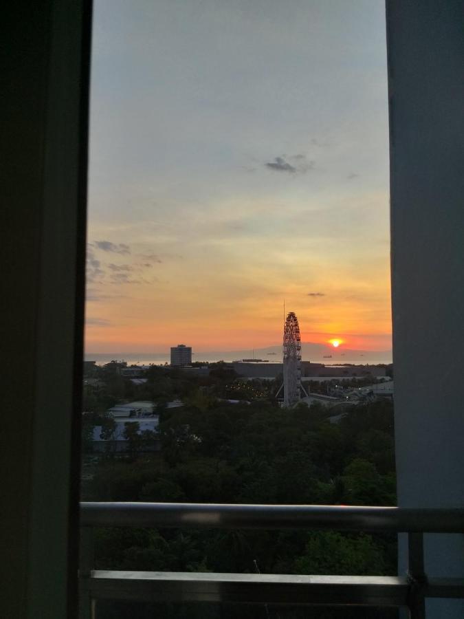 De Luxe, Standard And Studio Suites -The Breeze Residences-Close To Airport,Mall Of Asia, Us Embassy Manila Exteriör bild